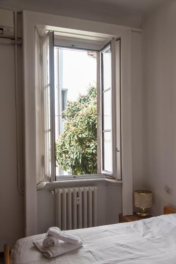 Peaceful Court Apartment In Shopping District Milan Exterior photo